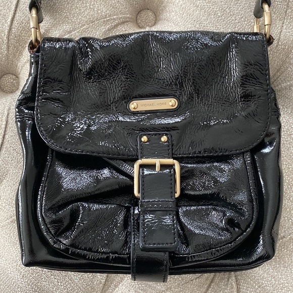 MICHAEL KORS Black Patent Leather Saddle Style Bag with gold accents - Picture 2 of 11